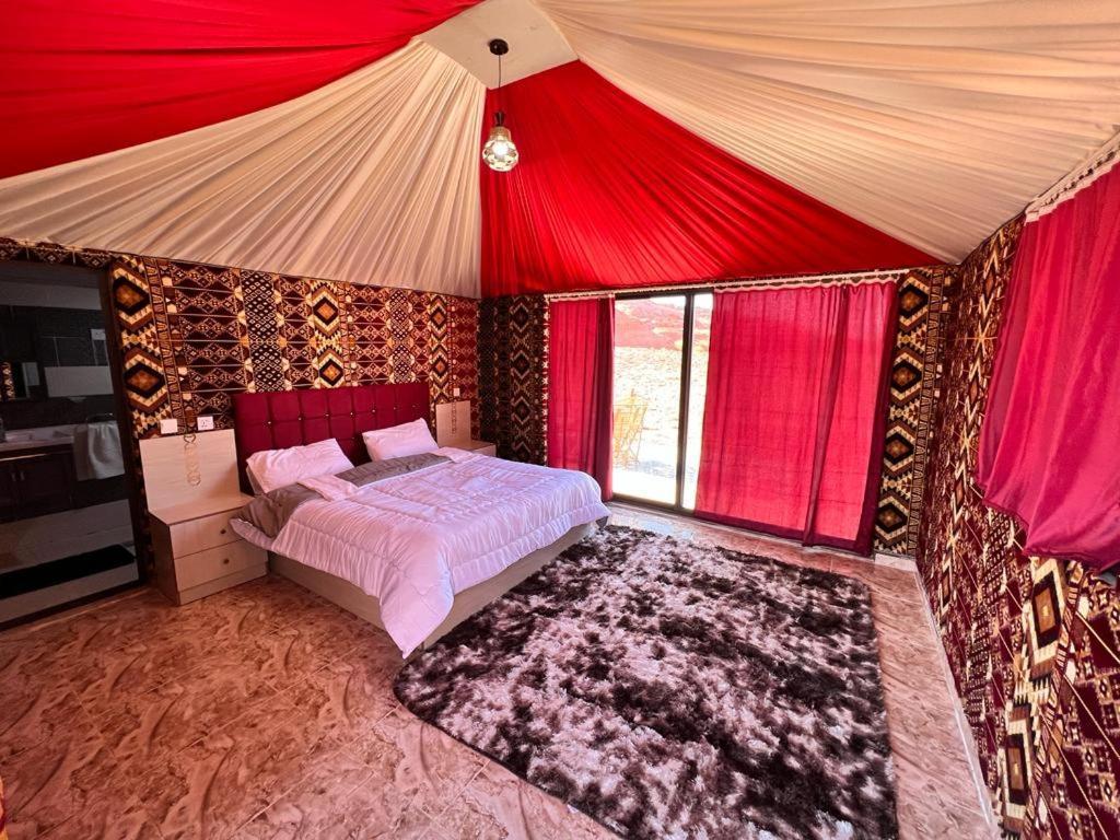 Wadi Rum Sky Tours & Camp Kültér fotó