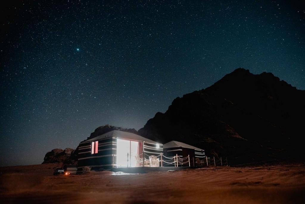 Wadi Rum Sky Tours & Camp Kültér fotó